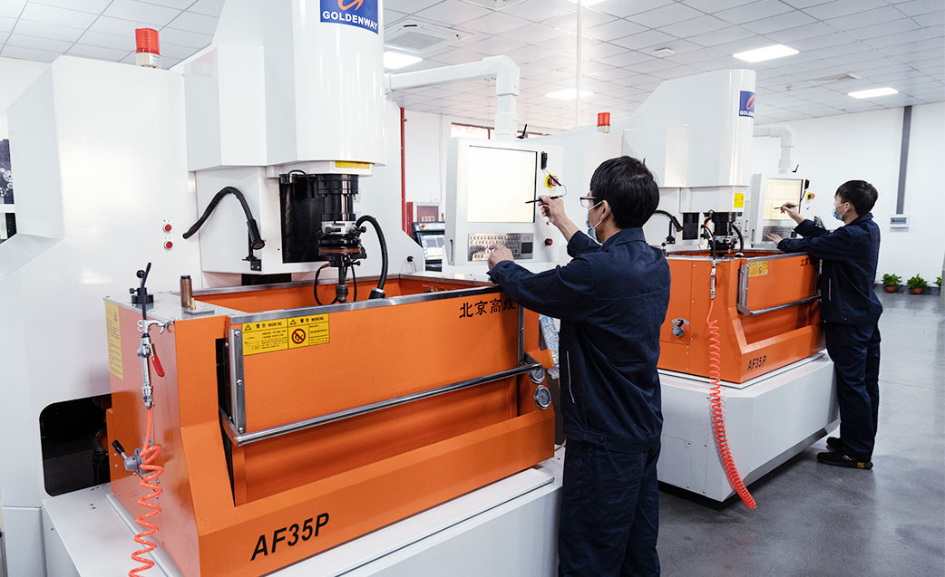精密檢驗(yàn)設(shè)備 保證產(chǎn)品精度無(wú)誤